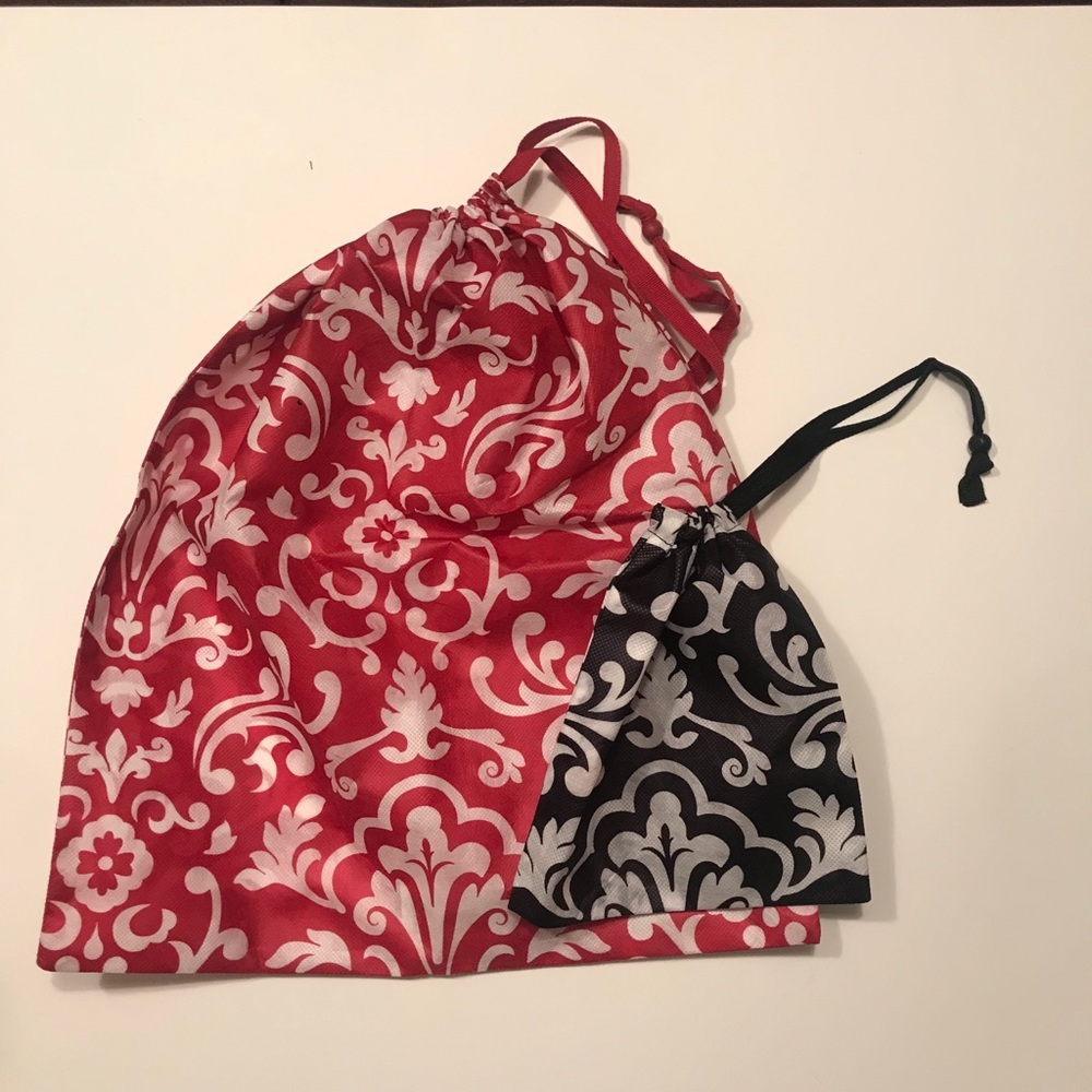 Thirty-One Timeless Memory Pouch red, black, white